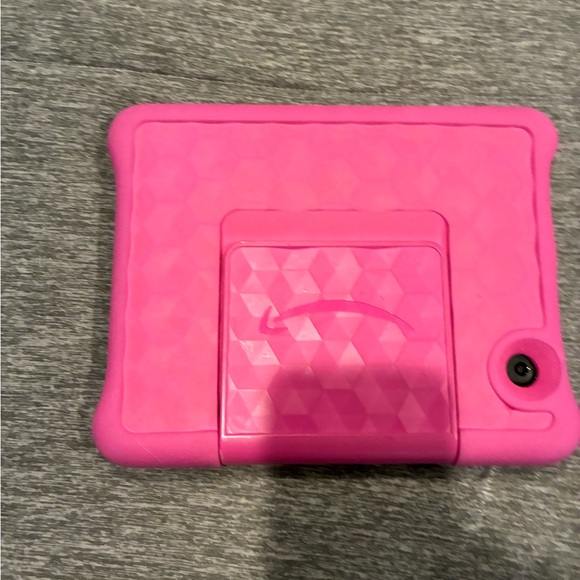 Amazon kids kindle Pink Tablet with Protective Case - Picture 2 of 3